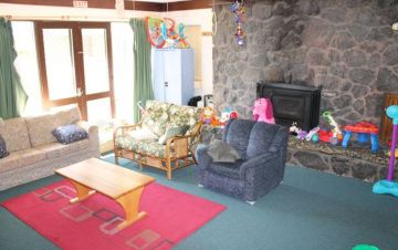 Family-Program-main-house-group-roomM